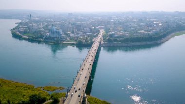 Rusya, Irkutsk. Glazkovsky Köprüsü. Angara Nehri Dron üzerinden köprü  