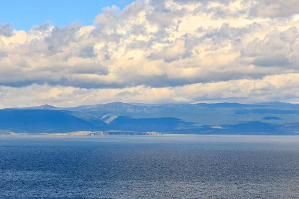 Baia Piccolo Mare Del Lago Baikal Vista Della Terraferma Dall — Foto Stock