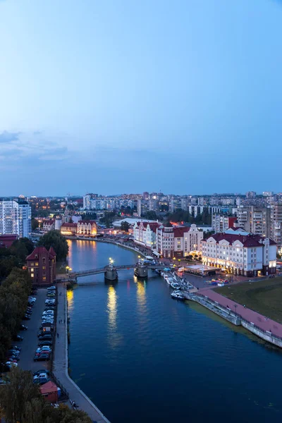 Skymning Centrum Kaliningrad Jubilee Bridge Fisk Village Kanaler Floden Pregel — Stockfoto