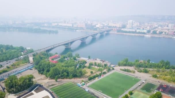 Vista Del Puente Comunal Sobre Río Yenisei Centro Ciudad Krasnoyarsk — Vídeos de Stock