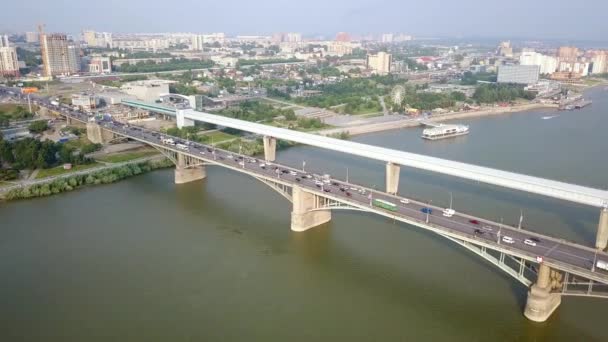 Metro Bridge Gemeenschappelijke Brug Panorama Van Stad Novosibirsk Uitzicht Rivier — Stockvideo