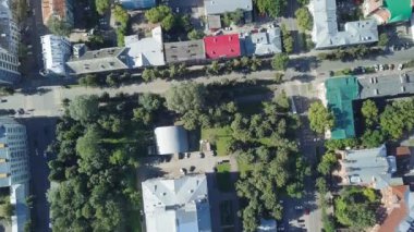 Uçuş şehrin Perm, Rusya'nın üzerinde. Video. UltraHD (4k)