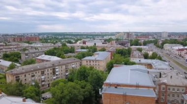 Yangından sonraki alışveriş merkezi manzarası. Kemerovo, Rusya. Video kaydı. UltraHD (4K)