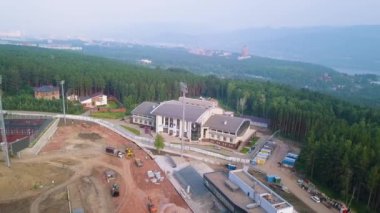 Rusya, Krasnoyarsk - 23 Temmuz 2018: Biatlon Akademi çok fonksiyonlu kompleks. Video. UltraHD (4k)