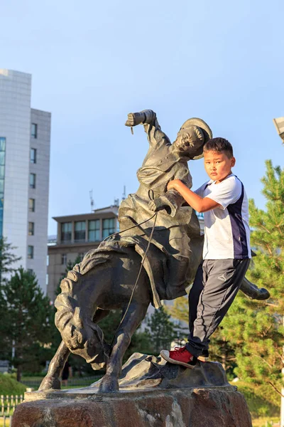 Mongolie Oulan Bator Août 2018 Garçon Cheval Sculptures Ulaanbaatar Public — Photo