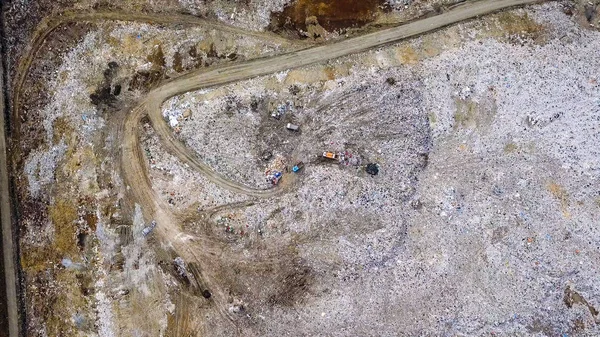 Autocarri Della Spazzatura Scaricano Spazzatura Una Discarica Nelle Vicinanze Della — Foto Stock