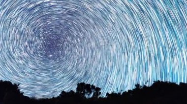 Sarmal çizgiler şeklinde yıldız parça. Zaman atlamalı. Video. UltraHD (4k) 