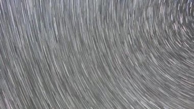 Yıldız çizgiler şeklinde gelen izler. Samanyolu. Video. UltraHD (4k)