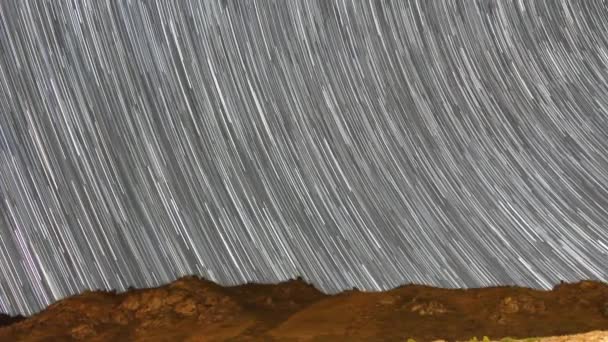 Vestígios Estrelas Forma Linhas Láctea Sobre Montanhas Vídeo Ultrahd — Vídeo de Stock