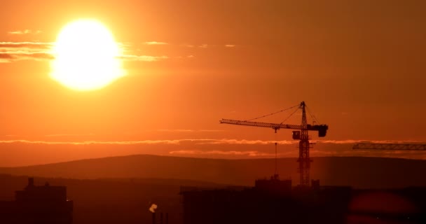 Tower Crane Backdrop Setting Sun Backlight Ekaterinburg Russia Video Ultrahd — Stock Video