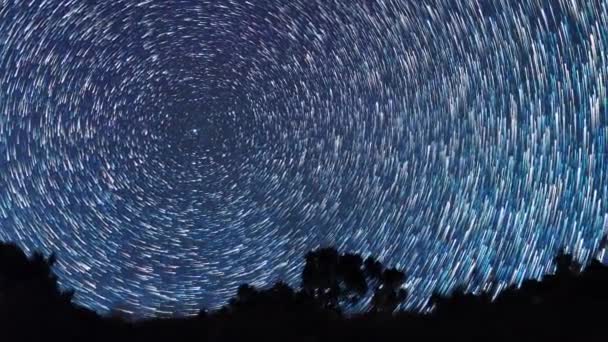 Las Estrellas Giran Alrededor Estrella Polar Hay Huellas Que Desaparecen — Vídeo de stock