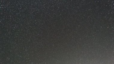Dağların üzerinden Samanyolu. Video. UltraHD (4k)