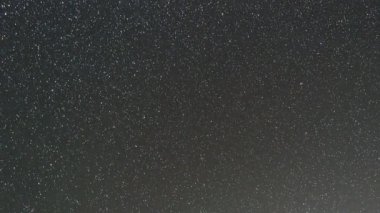 Dağların üzerinden Samanyolu. Video. UltraHD (4k)