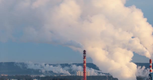 Bílý Kouř Pára Potrubí Teleobjektiv Mirage Atmosféře Video Ultrahd — Stock video