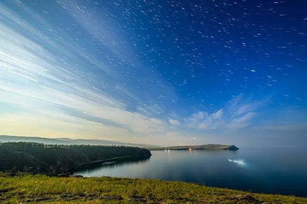 Rusland Het Baikalmeer Olkhon Island Wolken Sterren Kleine Zee Baai — Stockfoto