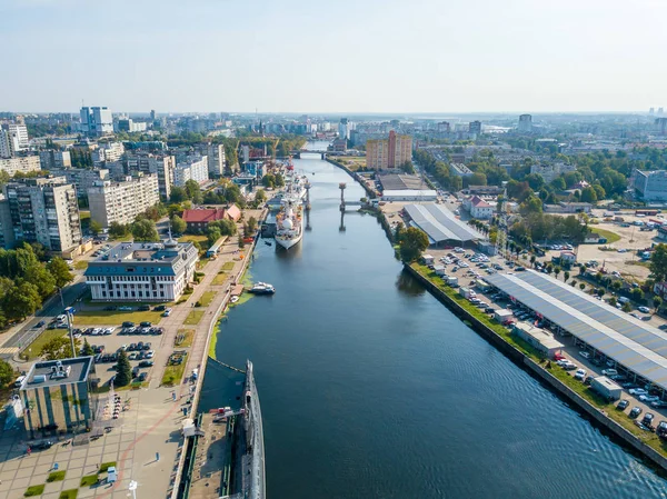 Rússia Kaliningrado Setembro 2018 Embankment Moored Ships Navios Exibem Oceano — Fotografia de Stock
