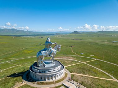 Atlı heykeli cengiz Khan'ın güneşli havalarda. Ulaanbaatar, Moğolistan. Hava fotoğrafçılığı