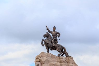 Moğolistan, Ulaanbaatar - 08 Ağustos 2018: Anıt, Sukhbaatar. Anıt 8 Temmuz 1946 halk devrimi 25 yıldönümü vesilesiyle tarihinde açıldı.
