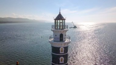 Rusya, Baykal Gölü. Göl kıyısında deniz feneri. Nehri'nin Turk, dron dan ağız  