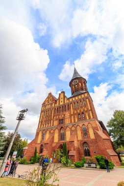 Rusya, Kaliningrad - 22 Eylül 2018: Yağmurlu havalarda Kalinidgrad Katedrali