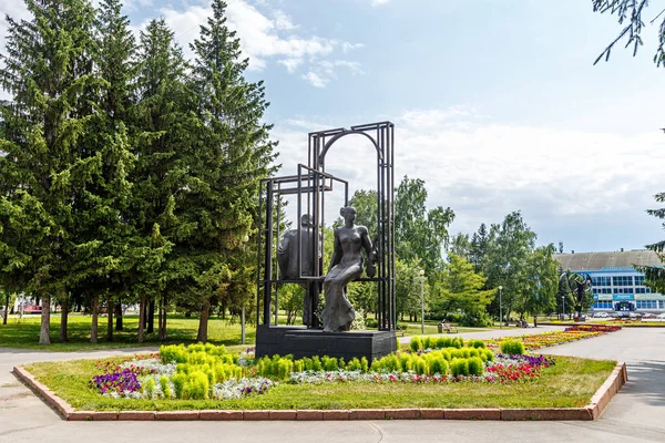 Rusland Kemerovo Juli 2018 Twee Ruimte Monument Beeldhouwkunst — Stockfoto