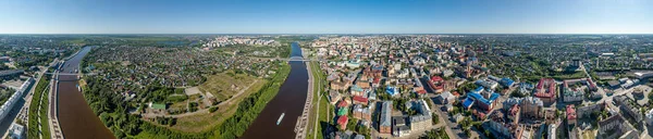 円形のパノラマ チュメニ市川トゥーラ ロシア ロシア語のテキスト チュメニでの堤防 航空写真 — ストック写真