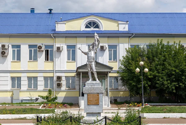 俄罗斯 2018年8月3日 红卫兵铁路工人纪念碑 正方形是东西铁路的乌兰 乌登斯基支线80年 — 图库照片