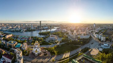 Panorama adlı günbatımı. Ekaterinburg şehir merkezi. Rusya. Hava fotoğrafçılığı