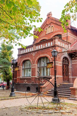 Rusya, Zelenogradsk - 22 Eylül 2018: Yerel Müzesi Lore. Bisiklet heykel