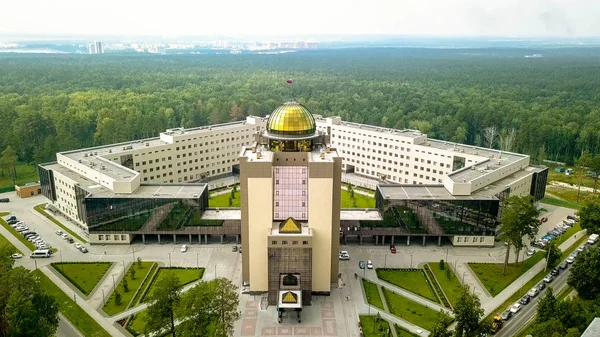 Yeni ana bina Novosibirsk State University. Novosibirsk, Rusya Federasyonu. Akademgorodok, Dron üzerinden  