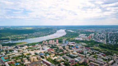 Kuşbakışı şehir panoraması. Kemerovo, Rusya, Dron  