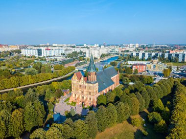Havadan görünümü Kaliningrad şehir, Kaliningrad Katedrali Kant Adası üzerinde orta kısmında. Rusya