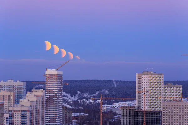 Eclipse Moon Sunset Moon Yekaterinburg View New Buildings Cranes January — Stock Photo, Image