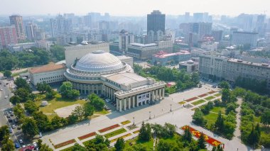 Novosibirsk Devlet Akademik Tiyatrosu, Opera ve bale. Rusya'dan Dron  