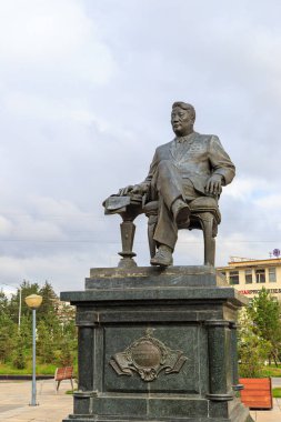 Moğolistan, Ulaanbaatar - 08 Ağustos 2018: Anıt Yumzhagiin Tsedenbalu. 40 yıldır Moğolistan gitti