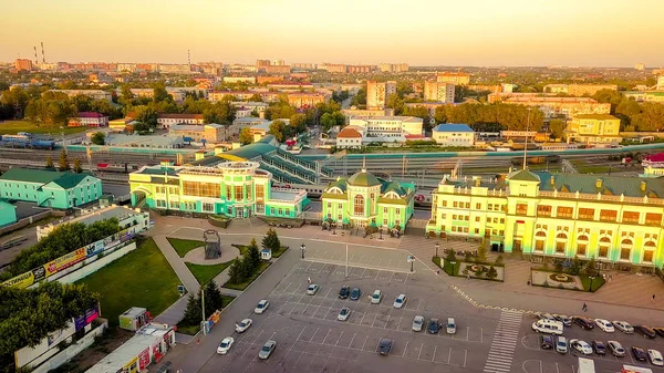俄罗斯 鄂木斯克 2018年7月16日 鄂木斯克市的中央火车站 车站的大楼 从德龙 — 图库照片