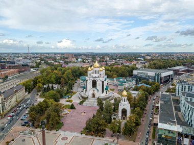 Rusya, Kaliningrad - 22 Eylül 2018: Hava fotoğrafçılığı. Zafer Meydanı ve Katedral Mesih'in Savior