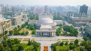 Novosibirsk Devlet Akademik Tiyatrosu, Opera ve bale. Rusya'dan Dron  