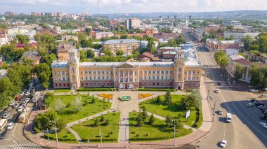 Rusya, Irkutsk - 26 Temmuz 2018: Bina Vostsibugol ticaret ve sanayi şirketi. Ikhvinsky meydanından Dron  