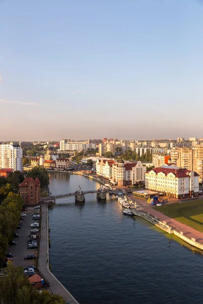 Luz Pôr Sol Centro Kaliningrado Ponte Jubileu Vila Dos Peixes — Fotografia de Stock
