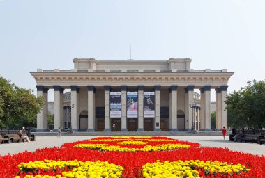 Rusya, Novosibirsk - 19 Temmuz 2018: Novosibirsk Devlet Akademik Opera ve Bale Tiyatrosu