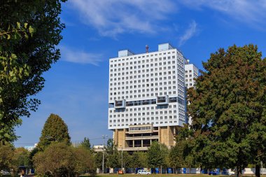 Rusya, Kaliningrad. Kaliningrad şehir, bitmemiş binayı ev Sovyetler yılında SSCB kez yapısalcılık şehrin ortasından