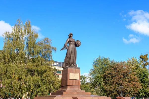 러시아 칼리닌그라드 2018 기념물 어머니 러시아 — 스톡 사진
