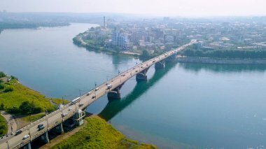 Rusya, Irkutsk. Glazkovsky Köprüsü. Angara Nehri Dron üzerinden köprü  
