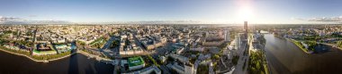Gün batımında dairesel panorama. Ekaterinburg şehir merkezi. Rusya. Hava fotoğrafçılığı