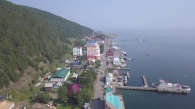 Rusya, Irkutsk, Listvyanka yerleşimi. Baykal Gölü seti, liman.