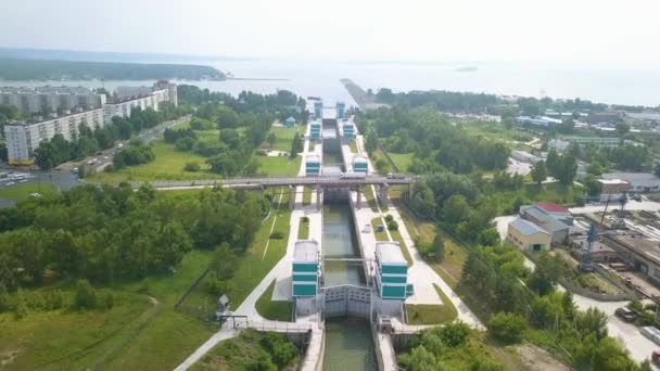 Passerelle Maritime Centrale Hydroélectrique Novossibirsk Sur Rivière Vidéo Ultrahd — Video