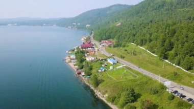 Rusya, Irkutsk. Baykal Gölü 'nden Angara Nehri' nin kaynağı. Video