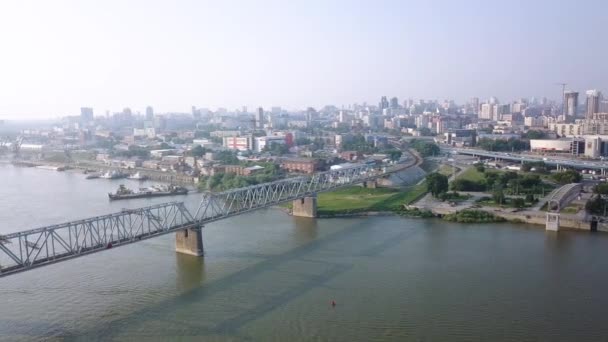 Primer Puente Ferroviario Novosibirsk Panorama Ciudad Novosibirsk Vista Sobre Río — Vídeo de stock