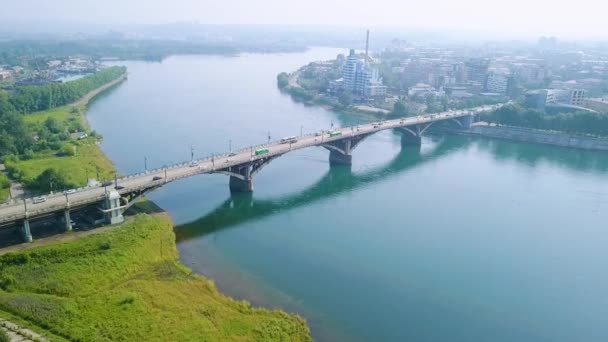 Ryssland Irkutsk Glazkovsky Bridge Bro Över Floden Angara Video Ultrahd — Stockvideo